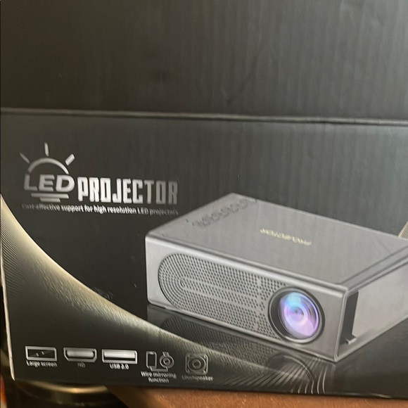 White LED Projector with Remote - Picture 3 of 5